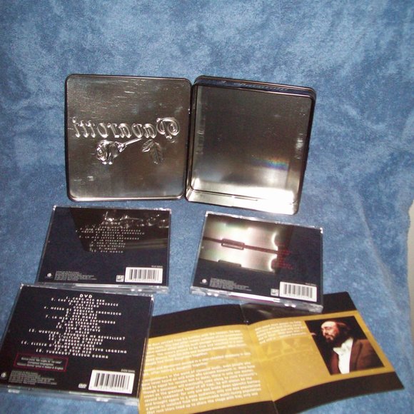LUCIANO PAVAROTTI BOXED SET IN A COLLECTOR'S TIN 2 MUSIC CD'S & 1 DVD w/ booklet - Picture 3 of 3